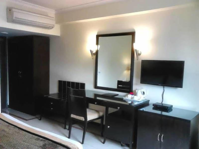 The Bmk Hotel Greater Kailash Delhi (National Capital Territory of India) Eksteriør bilde